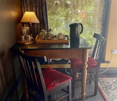 Newtown House | Inviting Stay at The Waters Country House with Hot Tub