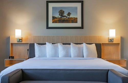 Hot Springs Hotel | Relaxing Retreat at The Waters Hot Springs by Hilton