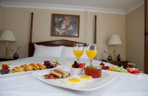 Port Credit Hotel | Discover The Waterside Inn: Pet-Friendly Getaway Awaits