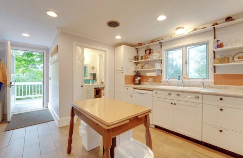 Cornish House | 'The Watson House' ~ 16 Mi to Sebago Lake!