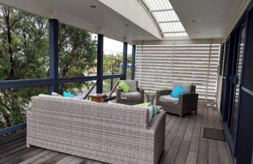 Currarong House | Wave House: Beachside Retreat with Ocean View Deck & Pool