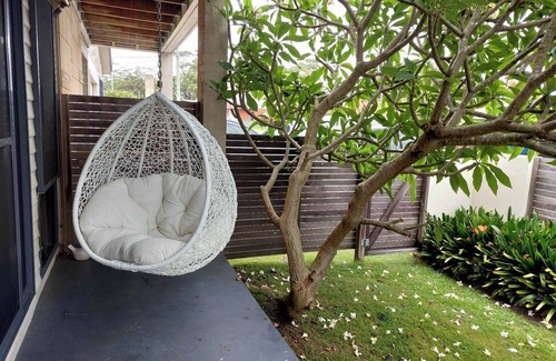 Currarong House | Wave House: Beachside Retreat with Ocean View Deck & Pool
