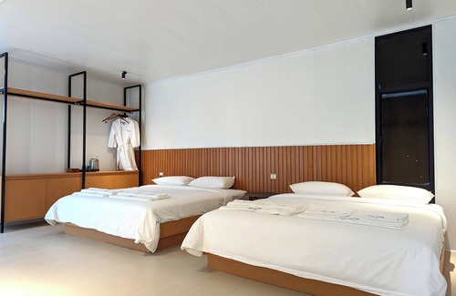 Koh Rong Sanloem Hotel | Budget-Friendly Stay at The Wave with Family Amenities