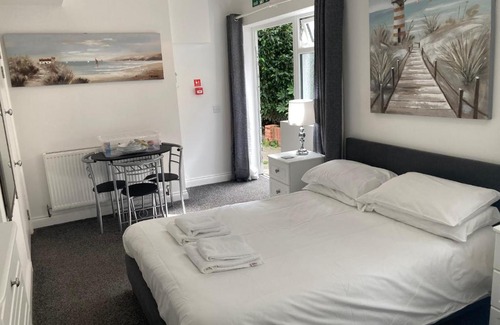 Birchington Bed & Breakfast | Oceanfront Escape at The Waves B&B - Guest Rated 9/10