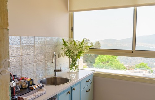 Artists Colony House | Exceptional Stays at The Way Inn with Spa & Family Amenities