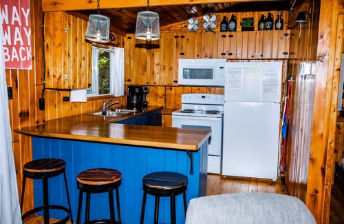 Tobermory Cottage | Waterfront Cottage Retreat with Private Dock in Tobermory