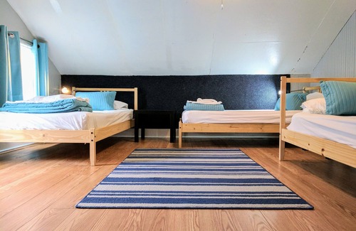 Old North Columbus Hostel | Charming Wayfaring Buckeye Hostel with Spa & Hot Tub