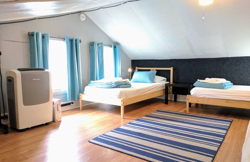 Old North Columbus Hostel | Charming Wayfaring Buckeye Hostel with Spa & Hot Tub