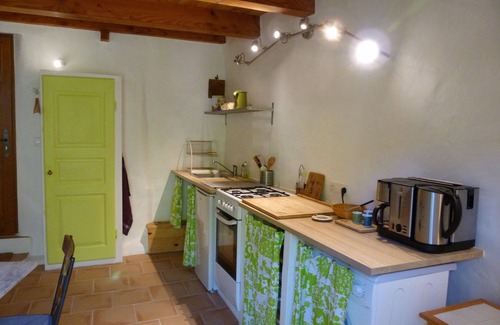 Mollans-sur-Ouveze Cottage | Experience Nature's Richness in a Family-Friendly Retreat