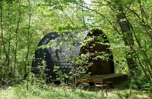 Mollans-sur-Ouveze Cottage | Experience Nature's Richness in a Family-Friendly Retreat