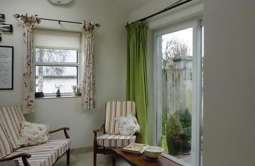 Dungannon House | Cozy Getaway at The Weaver's Cottage - Family Friendly Stay