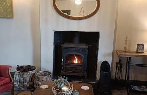 Glenveagh House | Family-Friendly Retreat at The WEE HOUS Cresslough