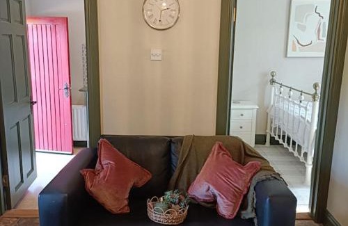 Glenveagh House | Family-Friendly Retreat at The WEE HOUS Cresslough