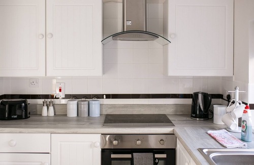Portrush Apartment | Pet-Friendly Escape at The Wee Snug - Rated 8/10!