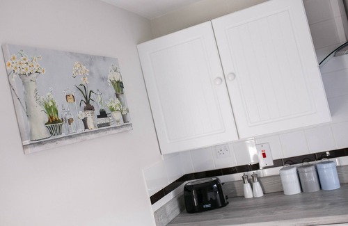 Portrush Apartment | Pet-Friendly Escape at The Wee Snug - Rated 8/10!