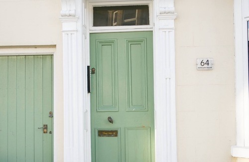 Portrush Apartment | Pet-Friendly Escape at The Wee Snug - Rated 8/10!