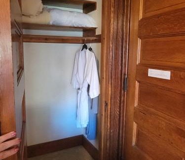 Waterloo Bed & Breakfast | Discover The Weis Mansion Bed and Breakfast - 10/10 Rated Stay
