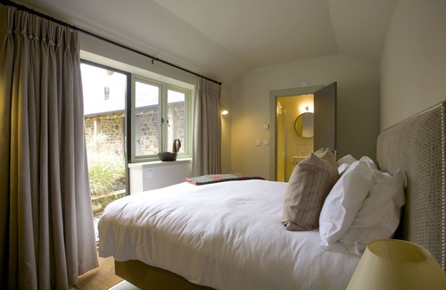 Byworth Hotel | Discover The Welldiggers Arms: Family-Friendly Getaway