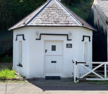 Cwmduad House | Discover The Welsh Toll House: Guest Rated 8.8/10