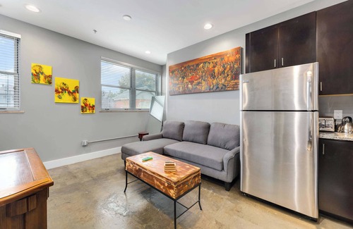 Roanoke Apartment | Comfortable Queen Bed Loft in Downtown Prime Location