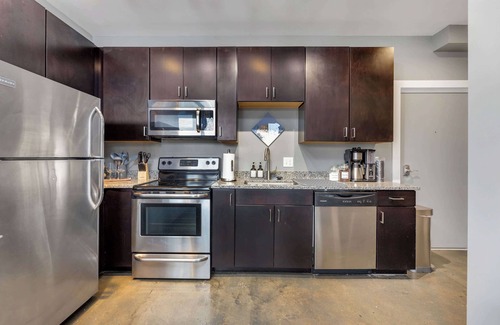 Roanoke Apartment | Comfortable Queen Bed Loft in Downtown Prime Location