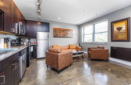 Roanoke Apartment | Prime Downtown Roanoke Stay with Queen Bed & Great Amenities