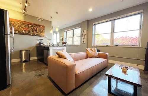 Roanoke Apartment | Prime Location in Downtown Roanoke with Queen Bed & Kitchen