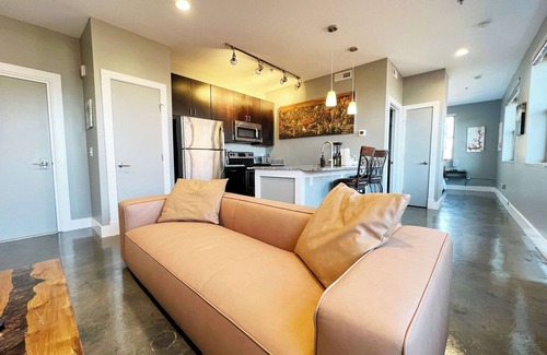 Roanoke Apartment | Prime Location in Downtown Roanoke with Queen Bed & Kitchen