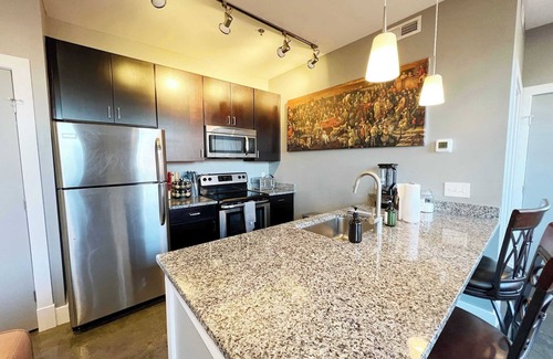 Roanoke Apartment | Prime Location in Downtown Roanoke with Queen Bed & Kitchen