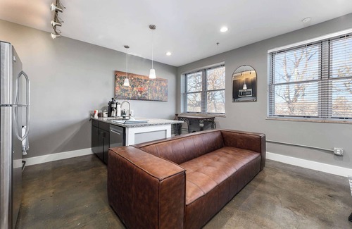 Roanoke Apartment | No Cleaning Fee! Prime Downtown Stay with Great Amenities