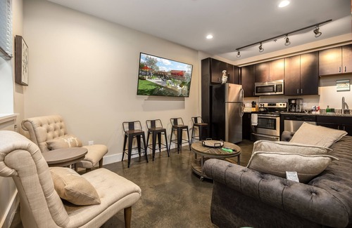Roanoke Apartment | Pet-Friendly West End Flats: Guest Rated 10/10 Getaway