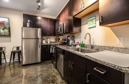 Roanoke Apartment | Pet-Friendly West End Flats: Guest Rated 10/10 Getaway