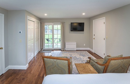 Ridgefield Hotel | Experience the West Lane Inn: Cozy Queen Studio Suite