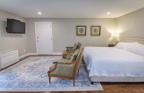 Ridgefield Hotel | Experience the West Lane Inn: Cozy Queen Studio Suite