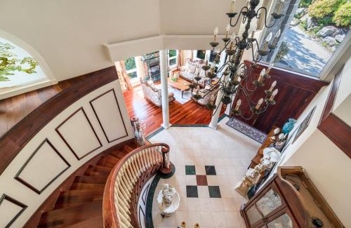 West Vancouver Villa | Elegant Oceanfront Retreat in West Vancouver with Spa & Pool
