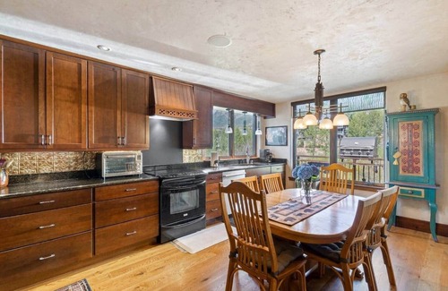 Mountain Village Apartment | The Westerner: Cozy Cabin-Style Steps to Skiing!