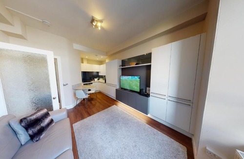 Gorgie Apartment | Family-Friendly Stay at The Westfield - Rated 8.4/10