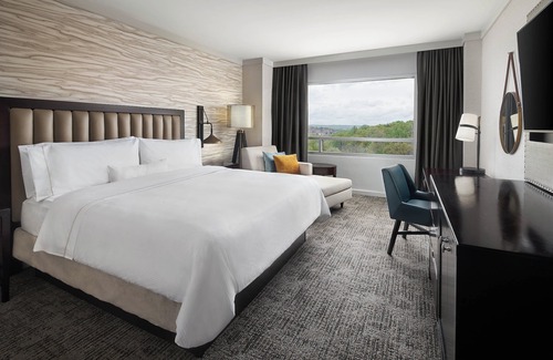 Linthicum Heights Hotel | Relax at The Westin Baltimore Washington Airport - BWI