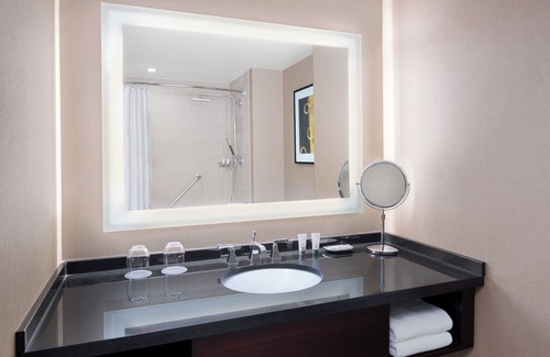 Linthicum Heights Hotel | Relax at The Westin Baltimore Washington Airport - BWI