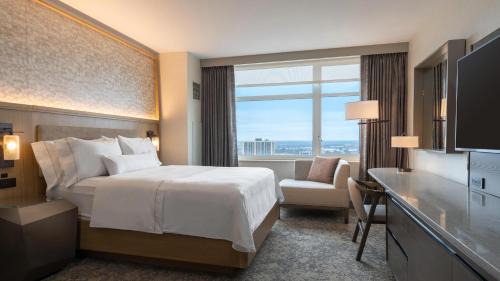 Lombard Hotel | Discover The Westin Chicago Lombard: Pet-Friendly Oasis