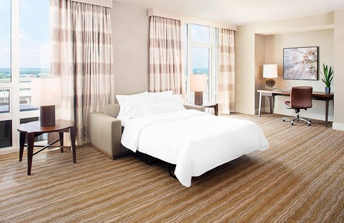 Wheeling Hotel | Discover The Westin Chicago North Shore: Pool & Spa Retreat