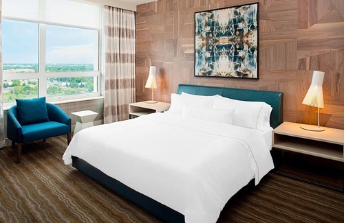 Wheeling Hotel | Discover The Westin Chicago North Shore: Pool & Spa Retreat