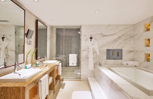 Gu Lou Hotel | Experience The Westin Nanjing Xuanwu Lake: 5-Star Retreat