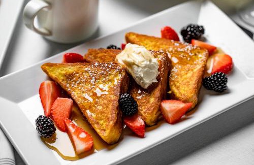 The Galleria Hotel | Indulge at The Westin Oaks Houston: Pet Friendly & Poolside