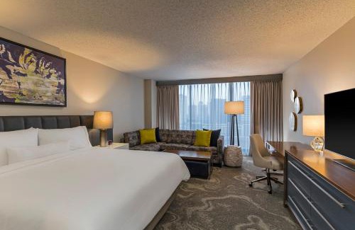 The Galleria Hotel | Indulge at The Westin Oaks Houston: Pet Friendly & Poolside