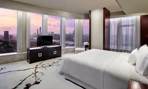 Haizhu Hotel | Premier Stay at The Westin Pazhou with Pool & Dining Options
