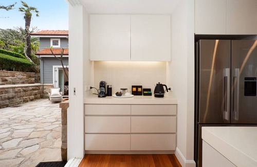 Whale Beach House | Explore The Whale Beach House: Ocean Views & Pool Access