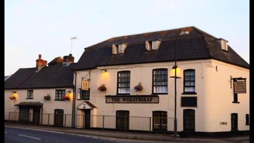 Salisbury Bed & Breakfast | Welcoming The Wheatsheaf: Family-Friendly with Kitchen Access