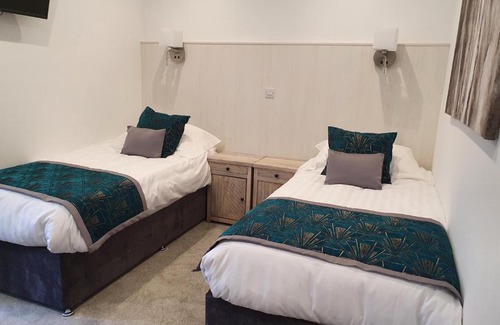 Atherstone Hotel | Cozy Stay at The Wheatsheaf Inn with Breakfast Included
