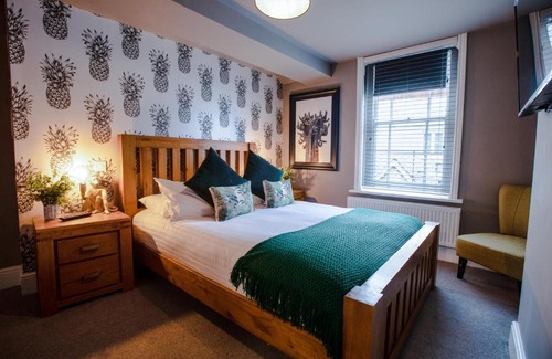 Bingham Hotel | Inviting Wheatsheaf Pub: Accessible Rooms & Breakfast Included